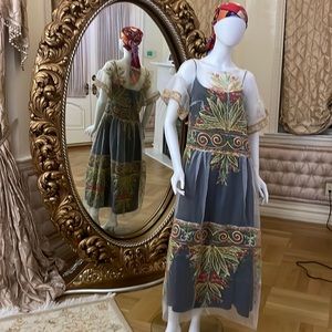 COPY - Stunning & beautiful embroidered with details show-stopper lined cocktai…